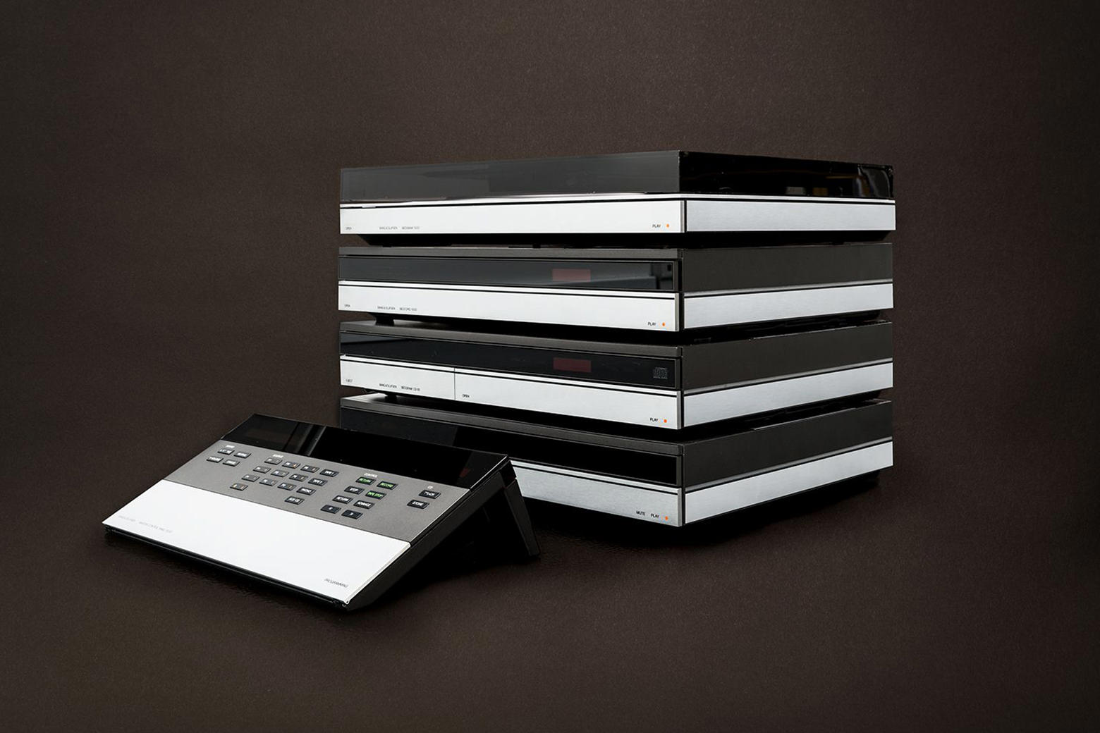 TJJ_Bang&Olufsen_Beosystem9000.jpg